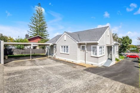 Photo of property in 2/14 Great South Road, Manurewa, Auckland, 2102