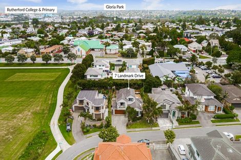 Photo of property in 7 Landmark Drive, Te Atatu Peninsula, Auckland, 0610