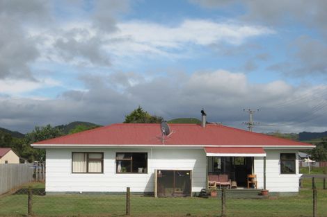 Photo of property in 17 Cook Street, Tolaga Bay, 4077
