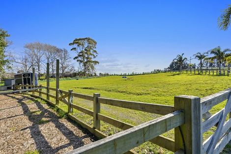 Photo of property in 124 Vaughans Road, Long Bay, Albany, 0792