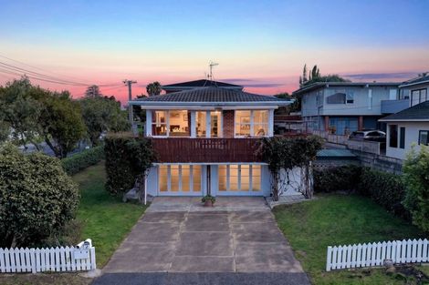 Photo of property in 1/2 Tye Road, Hillcrest, Auckland, 0627