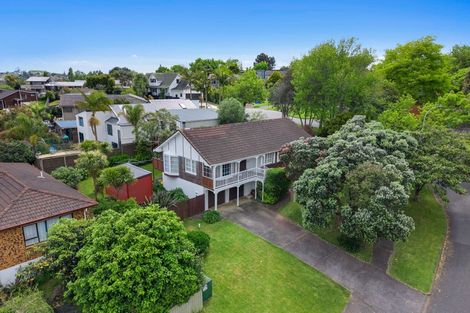 Photo of property in 70 Kurnell Drive, Botany Downs, Auckland, 2010