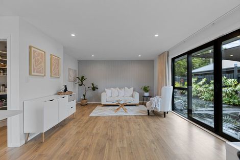 Photo of property in 43 Coutts Way, Fitzherbert, Palmerston North, 4410