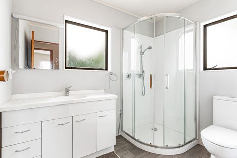 Photo of property in 73 Wiseley Road, West Harbour, Auckland, 0618