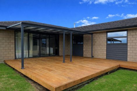 Photo of property in 35 Tahuna Minhinnick Drive, Glenbrook, 2681