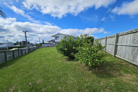 Photo of property in 1 Tindalls Bay Road, Tindalls Beach, Whangaparaoa, 0930