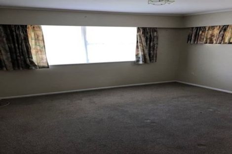 Photo of property in 15 Ellesmere Crescent, Pakuranga Heights, Auckland, 2010