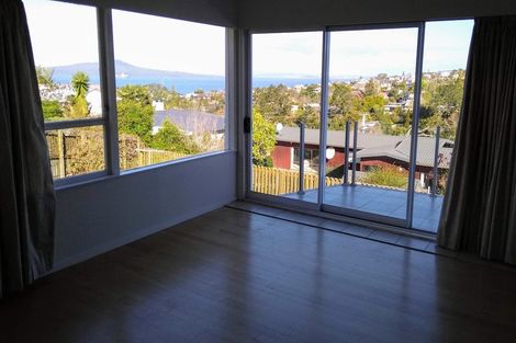 Photo of property in 1/75 Aberdeen Road, Castor Bay, Auckland, 0620