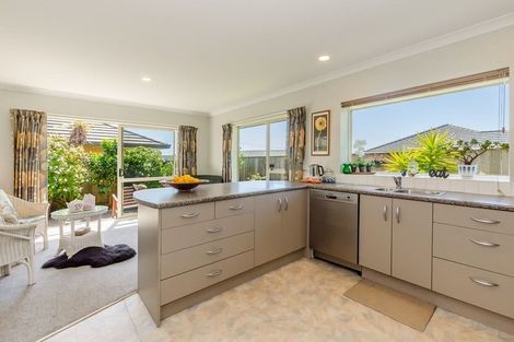 Photo of property in 8 Balmerino Grove, Waikanae, 5036