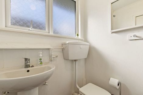 Photo of property in 16a Thurleigh Grove, Karori, Wellington, 6012