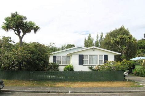 Photo of property in 12 Whirinaki Crescent, Heretaunga, Upper Hutt, 5018