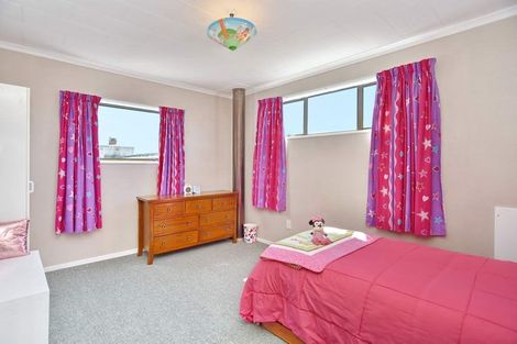 Photo of property in 7 Kowai Place, Amberley, 7410