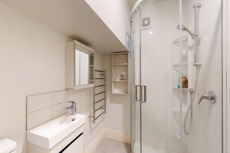 Photo of property in 12b Hobson Street, Thorndon, Wellington, 6011