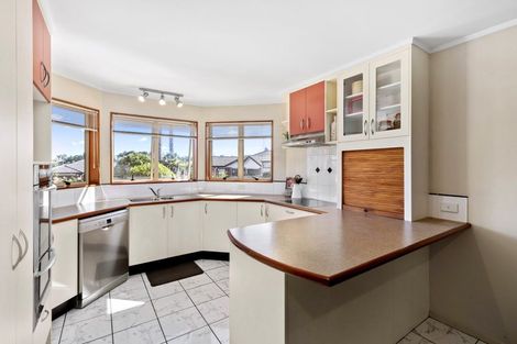 Photo of property in 11 Angel Way, Stanmore Bay, Whangaparaoa, 0932