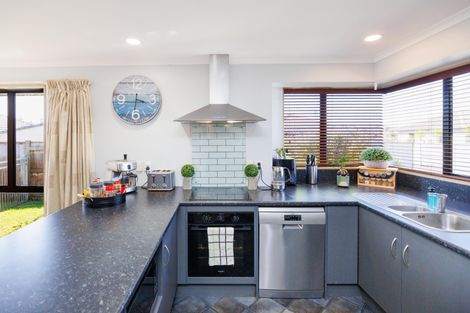 Photo of property in 12 Walnut Grove, Kelvin Grove, Palmerston North, 4414