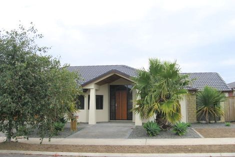 Photo of property in 2 Borthwick Close, Flat Bush, Auckland, 2016