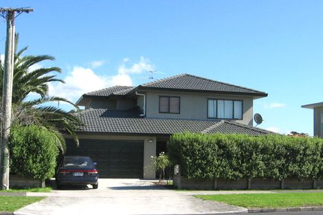 Photo of property in 19c Beach Road, Te Atatu Peninsula, Auckland, 0610