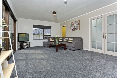 Photo of property in 2/38 Birkdale Road, Birkdale, Auckland, 0626