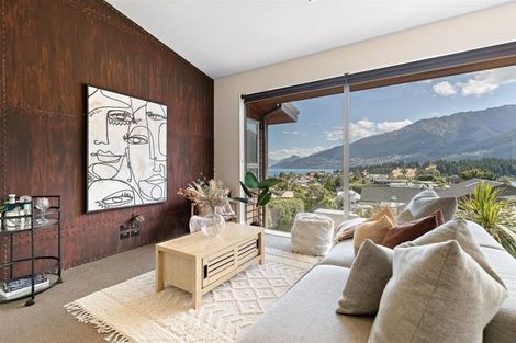 Photo of property in 17 Poplar Drive, Kelvin Heights, Queenstown, 9300