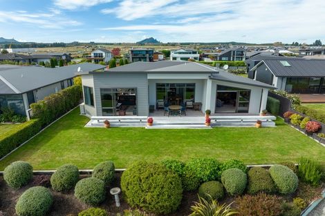 Photo of property in 27 Pukenamu Road, Rainbow Point, Taupo, 3330