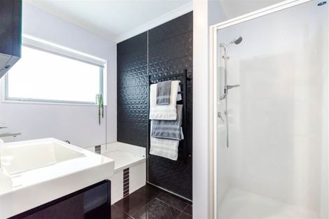 Photo of property in 10 Matuhi Street, Waikanae, 5036