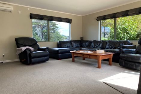 Photo of property in 28 Saunders Close, Whitby, Porirua, 5024