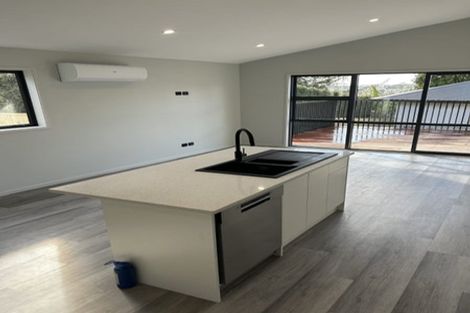 Photo of property in 6a Zingaro Place, Massey, Auckland, 0614