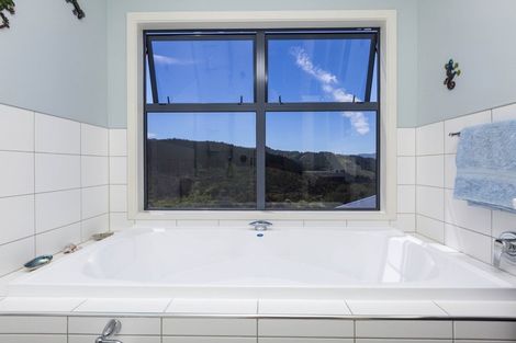 Photo of property in 27 Mcewen Crescent, Riverstone Terraces, Upper Hutt, 5018
