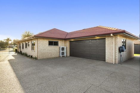 Photo of property in 33 Saint Heliers Place, Papamoa Beach, Papamoa, 3118