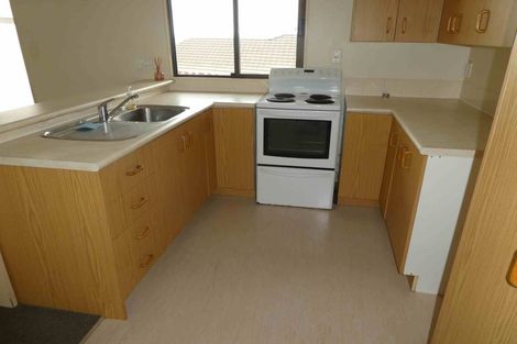 Photo of property in 20 Van Dyke Place, West Harbour, Auckland, 0618