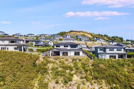 Photo of property in 13 Canary Way, Whitby, Porirua, 5024