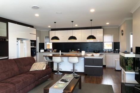 Photo of property in 2 Mullafin Road, Flat Bush, Auckland, 2019