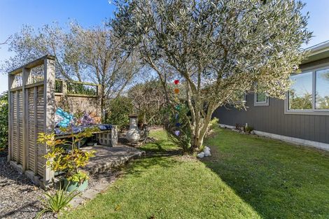 Photo of property in 13 Tararua Crescent, Carterton, 5713