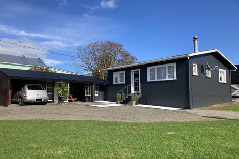 Photo of property in 3 Whakapaki Street, Urenui, 4375