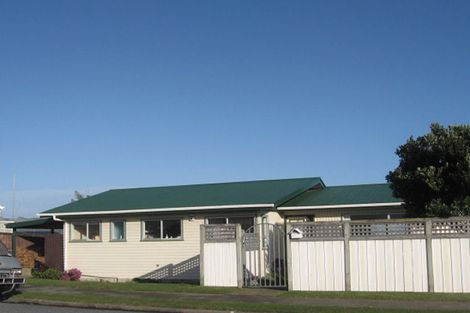 Photo of property in 131 Gloaming Hill, Titahi Bay, Porirua, 5022