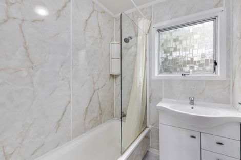 Photo of property in 2/12 Scarlock Avenue, Browns Bay, Auckland, 0630