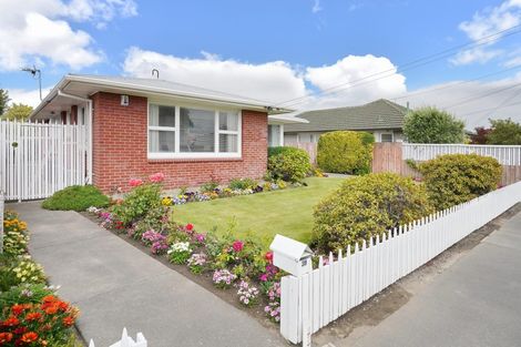 Photo of property in 39 Lake Terrace Road, Burwood, Christchurch, 8061