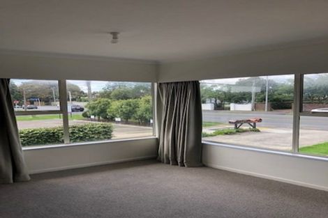 Photo of property in 2/111 Shakespeare Road, Milford, Auckland, 0620