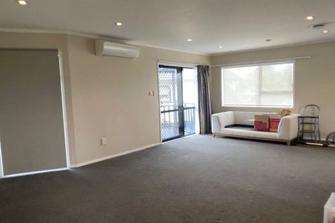 Photo of property in 38 Gosford Drive, Botany Downs, Auckland, 2010