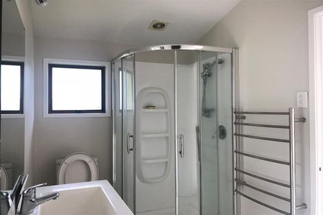 Photo of property in 47 Beechdale Crescent, Pakuranga Heights, Auckland, 2010