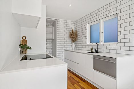 Photo of property in 17 Karamu Street, Te Atatu Peninsula, Auckland, 0610