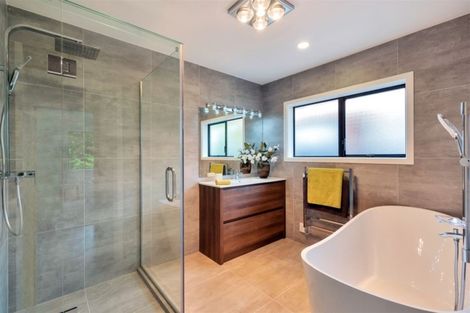 Photo of property in 14 Rhinevale Close, Henderson, Auckland, 0612