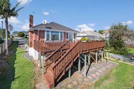 Photo of property in 2/2 Napoleon Avenue, Milford, Auckland, 0620