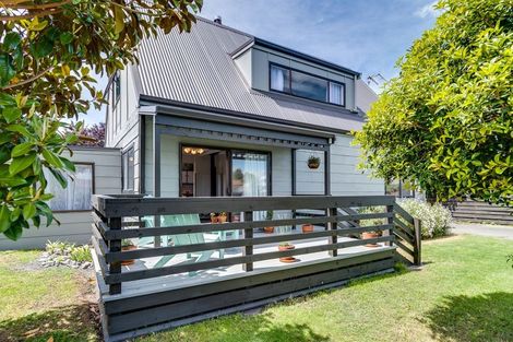 Photo of property in 141 Tait Drive, Greenmeadows, Napier, 4112