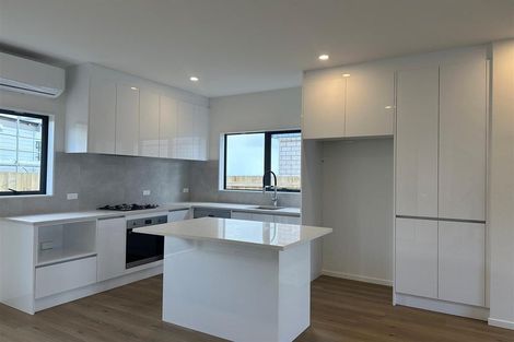 Photo of property in 40b Crestview Rise, Papakura, 2110