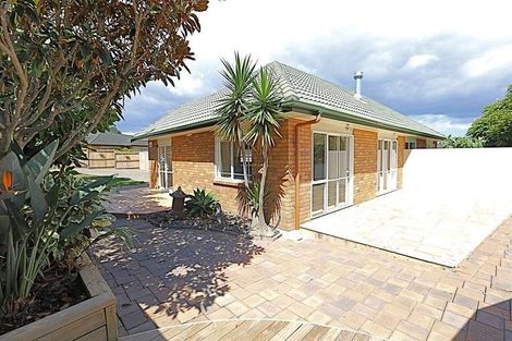 Photo of property in 50 Corta Bella Place, Golflands, Auckland, 2013