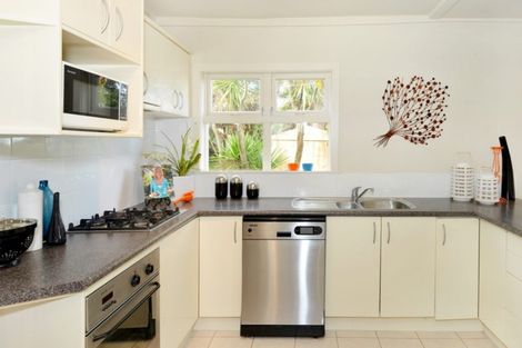 Photo of property in 2/78 Seaview Road, Castor Bay, Auckland, 0620