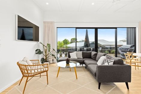 Photo of property in 32a Gledstane Road, Stanmore Bay, Whangaparaoa, 0932