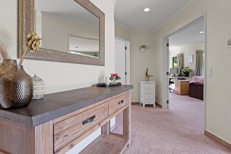 Photo of property in 6 Runanga Grove, Waikanae, 5036