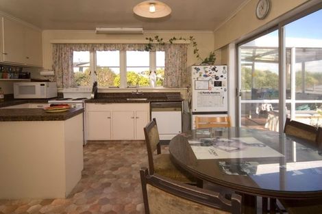 Photo of property in 278 Glenfield Road, Glenfield, Auckland, 0629